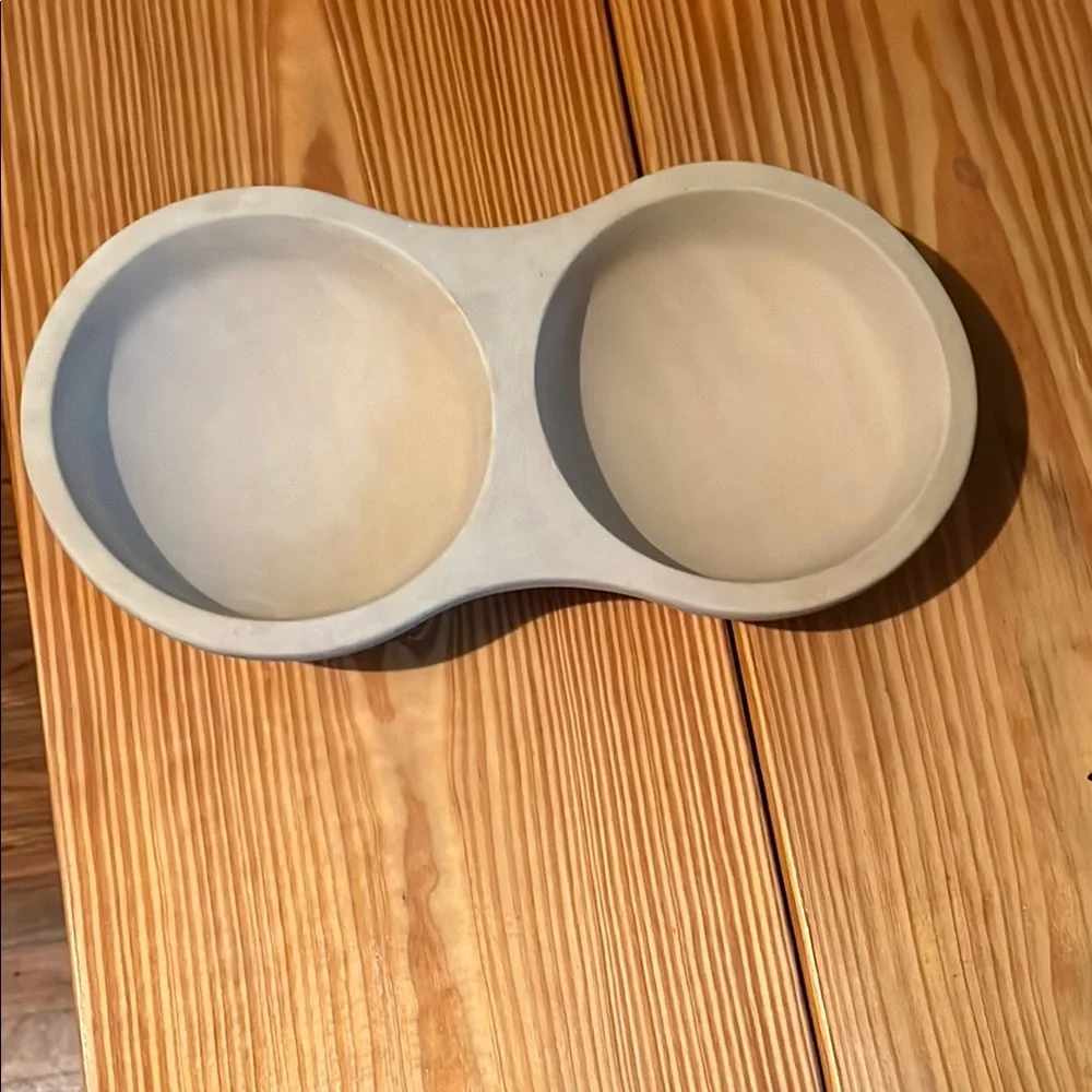 Pampered Chef Stoneware Dual Pet Bowl